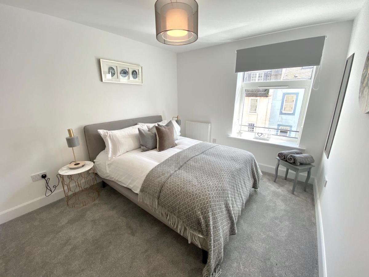 High Street, Stylish Centre Apartment, 3 Bed Перт