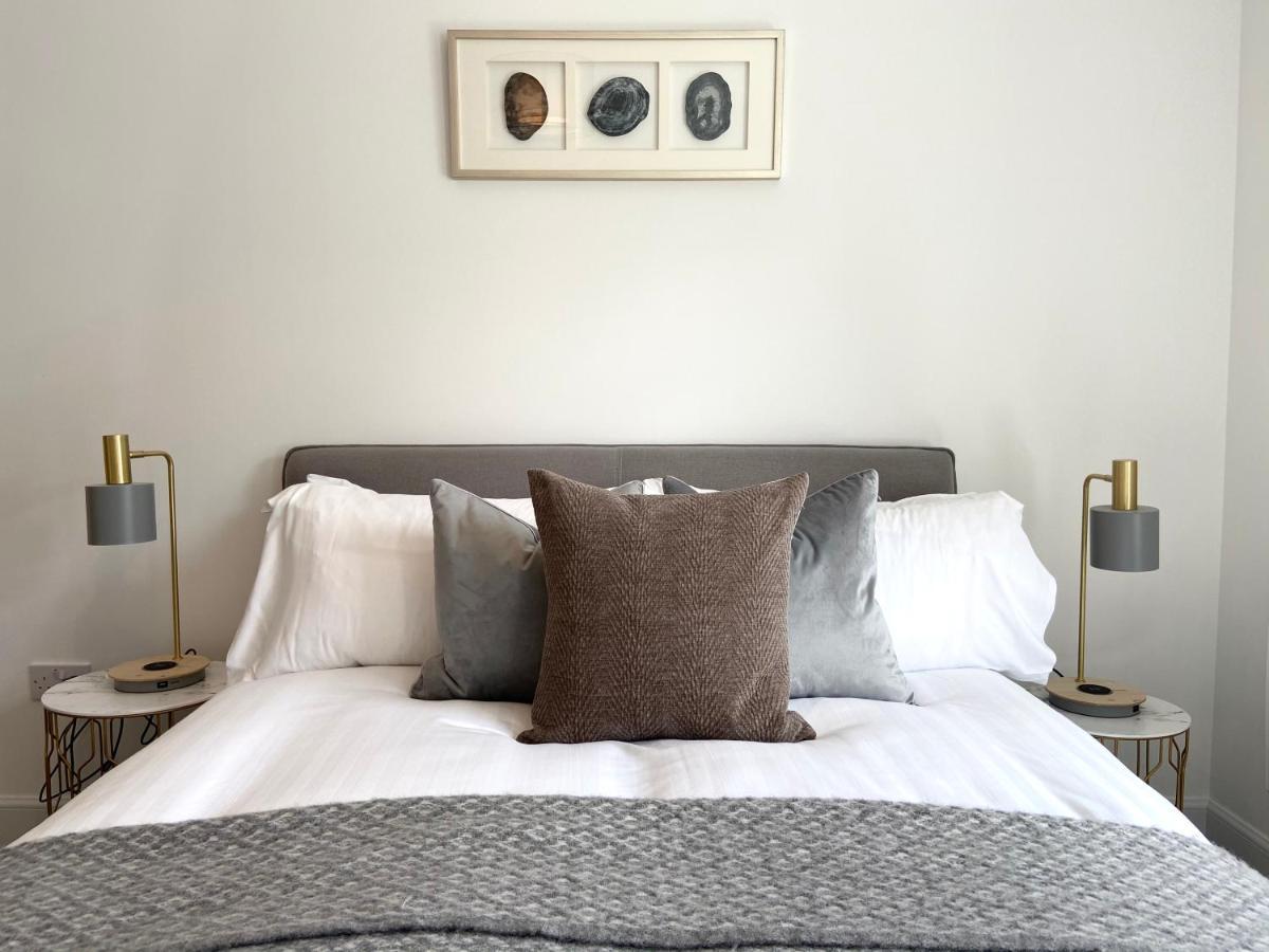 High Street, Stylish Centre Apartment, 3 Bed Перт